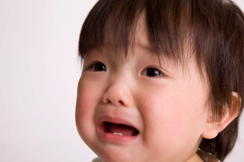 怖がるお子様に寄り添って優しく治療します